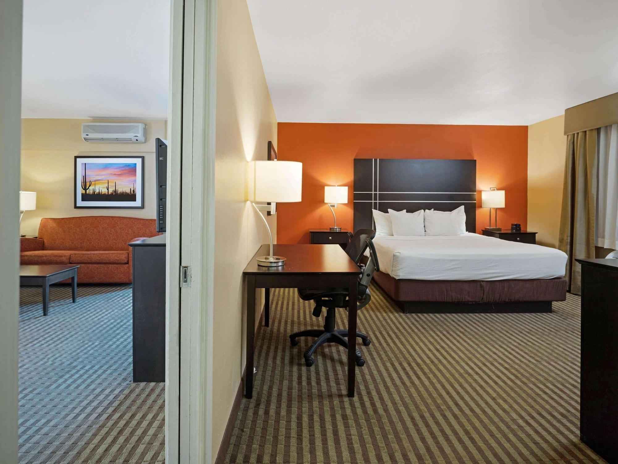 La Quinta By Wyndham Tucson - Reid Park Hotel Exterior photo